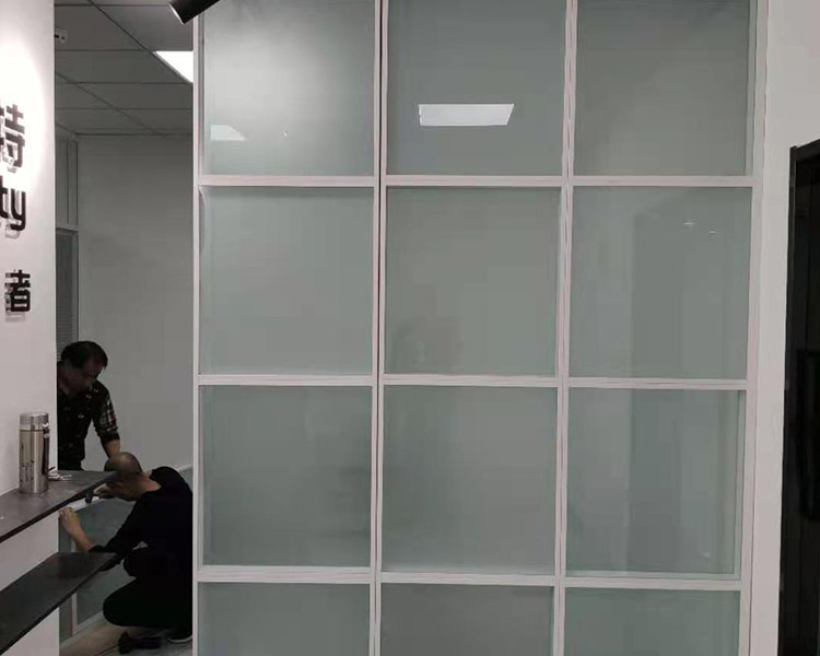 山西鑫银海公司：太原玻璃幕墙的优缺点？